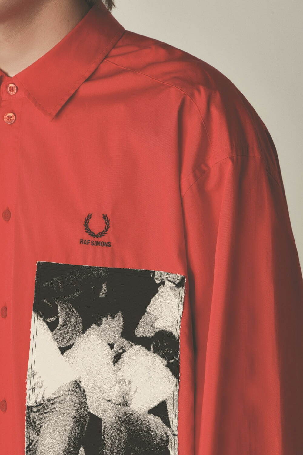 フレッドペリー×ラフ・シモンズの“写真パッチ”ポロシャツ、80年代英国の伝説的ライブハウスに着想｜写真19