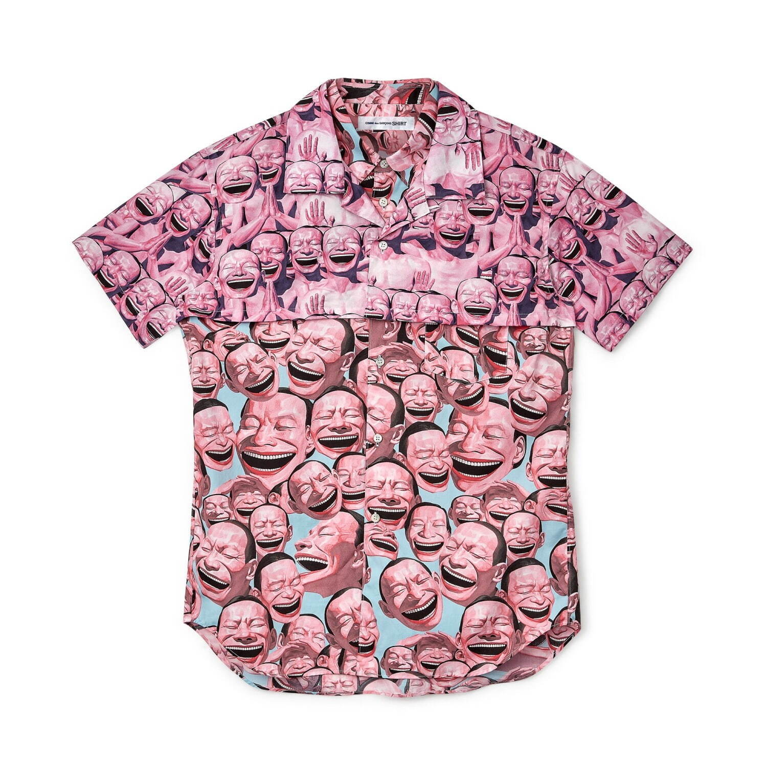 コム デ ギャルソン・シャツ×ユエ・ミンジュン - “笑顔”アートの反復プリントシャツやTシャツ｜写真12
