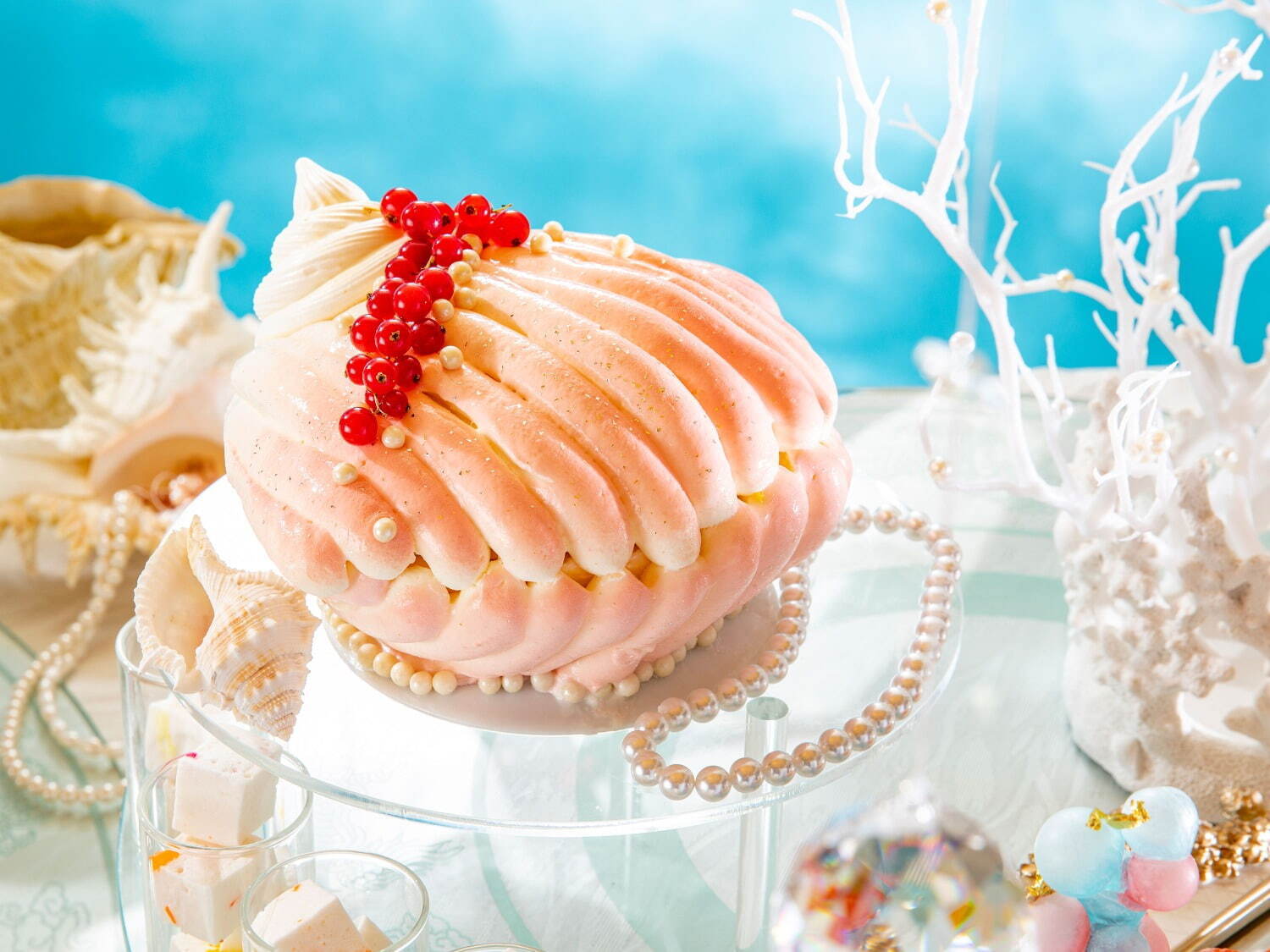 ヒルトン東京“プリンセス・マーメイド”のスイーツビュッフェ、ティアラのムースや巻貝のケーキ｜写真3