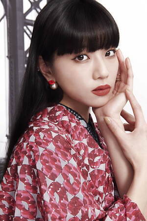 メイベリン ニューヨーク×ふりふ“落ちないリップ”着想のコラボ浴衣、猫やフラワーモチーフ｜写真4