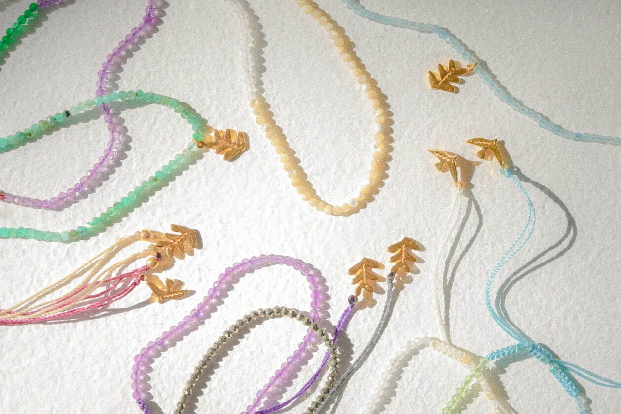 エメラルド｜アルティーダ ウード「鳥」と「葉」モチーフの新作カラーストーンアンクレット＆チョーカー＆ブレスレット