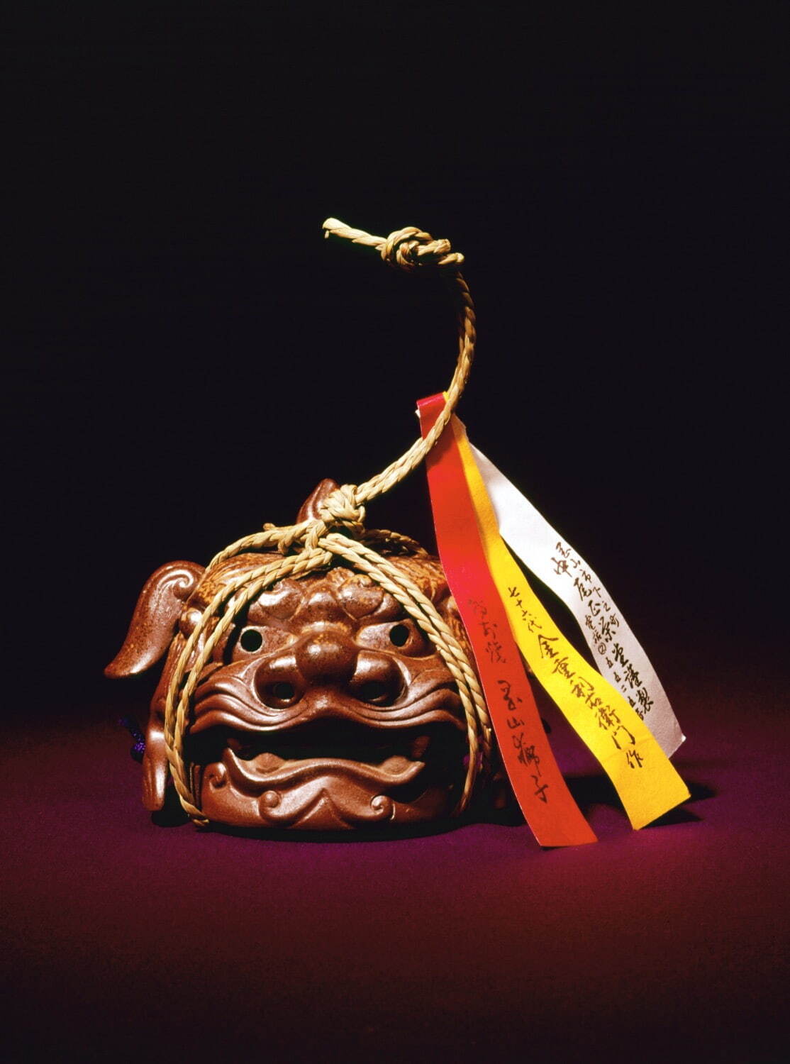 《岡山獅子》岡山県／中尾正栄堂 撮影：酒井道一 (岡秀行著『包』毎日新聞社、1972年 所収)