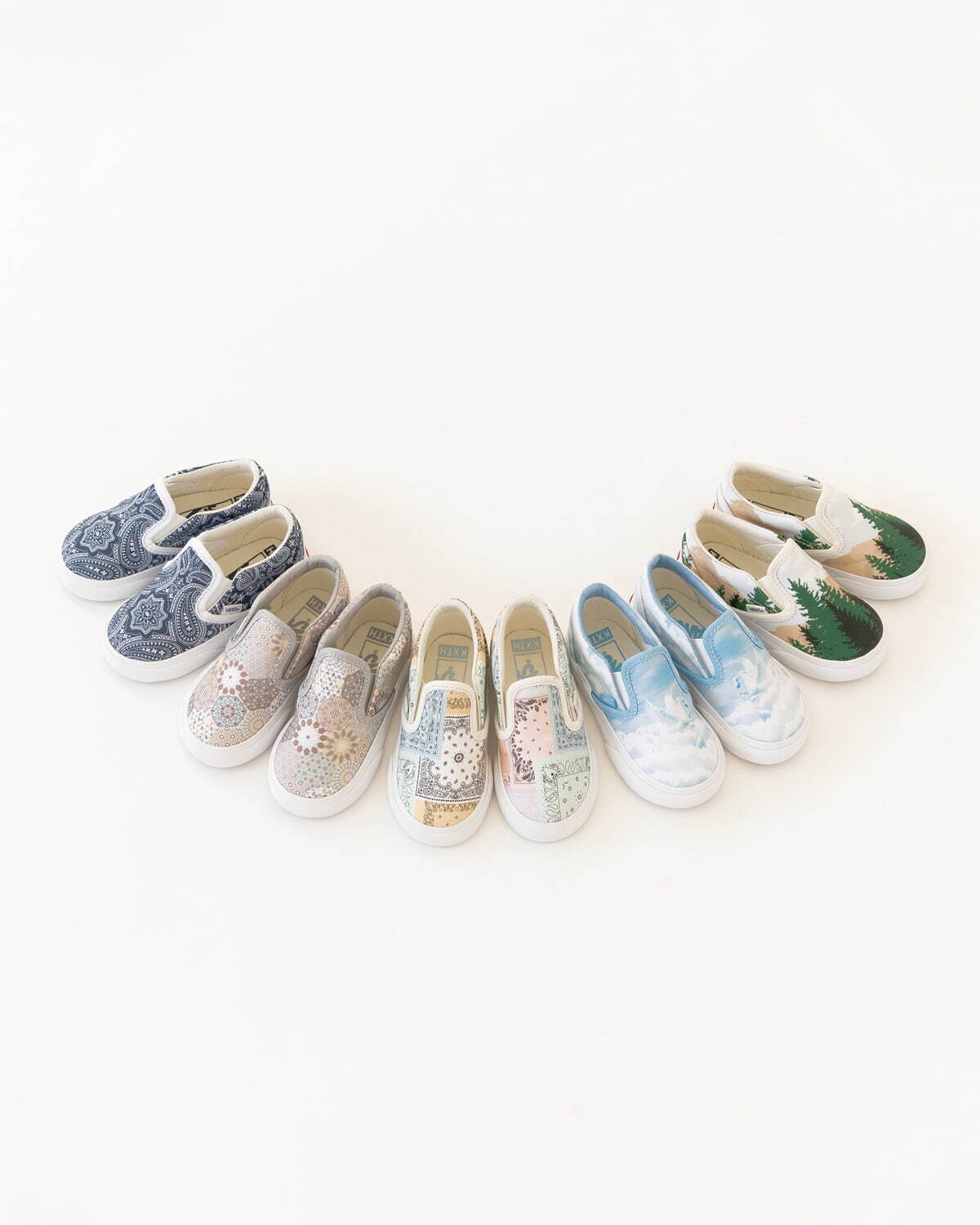 KITH×Vans Vaultのスリッポンスニーカー、花柄や空モチーフなど10種のオリジナル柄で｜写真27