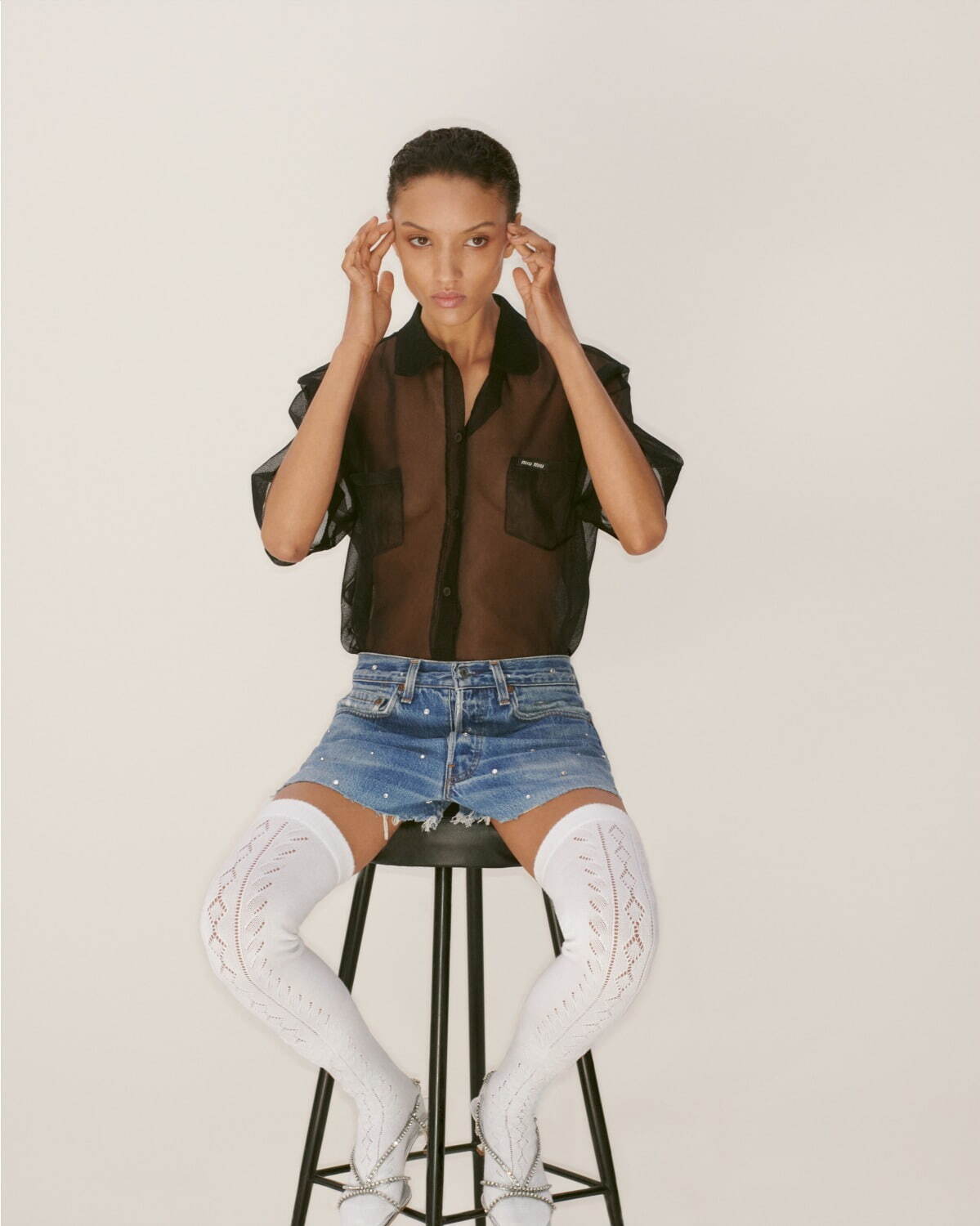 ミュウミュウ×リーバイス、80～90年代のメンズデニムを“パール＆クリスタル”で装飾｜写真11