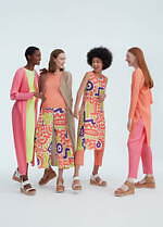 プリーツ プリーズ イッセイ ミヤケ、組み合わせ"自由自在"カラフルなプリーツトップスなど｜写真1