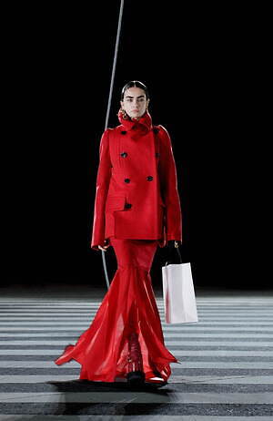 sacai 2021-22年秋冬コレクション - エレガンスをもう一度