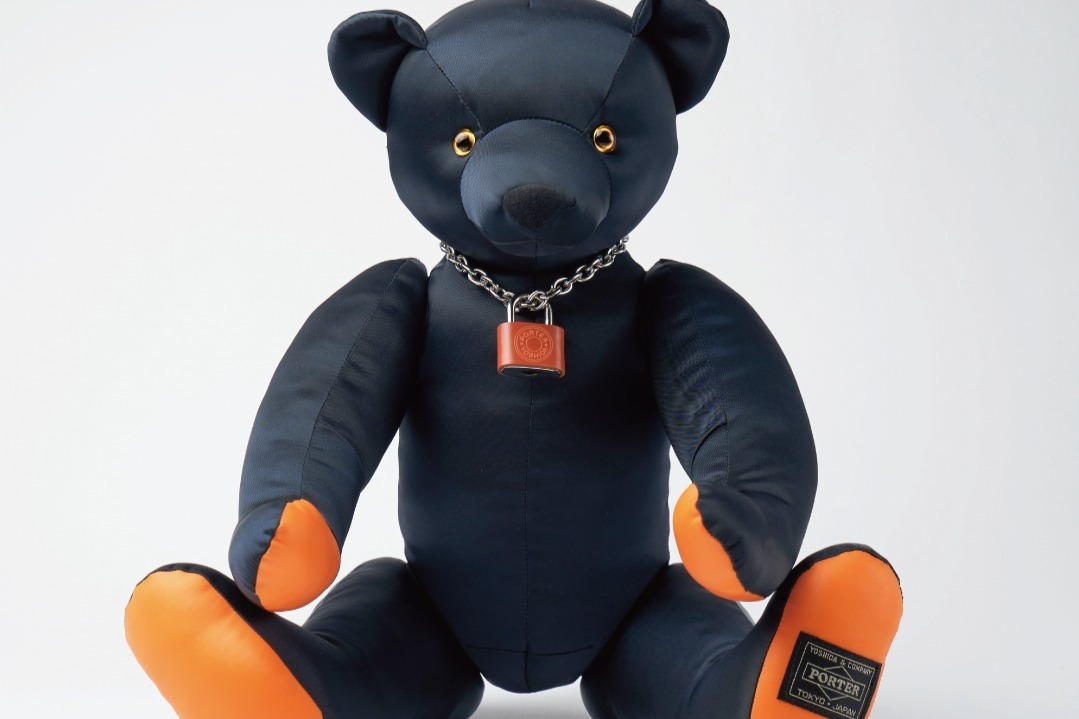 ポーター“鉄紺カラー”の「グリズリー ベア」ガラス製の貴重なアイ使用＆南京錠付き首輪も
