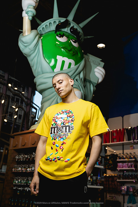 ア ベイシング エイプ×エムアンドエムズ、エイプ ヘッドのチョコ柄＆キャラ入りベイプ カモTシャツ｜写真46