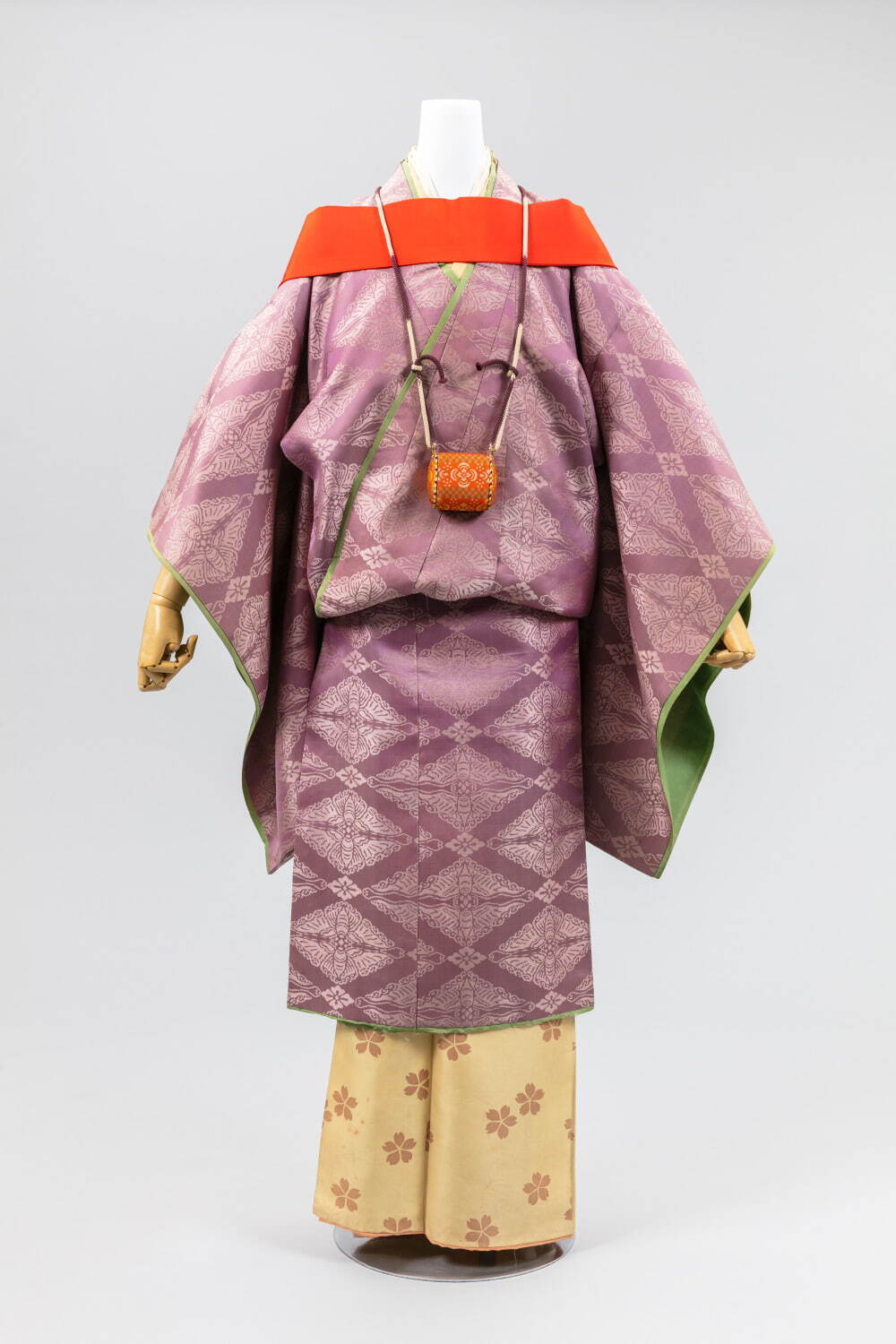 「再現 女性の服装1500年 －京都の染織技術の粋－」文化学園服飾博物館で、古墳～明治時代の時代衣裳｜写真4