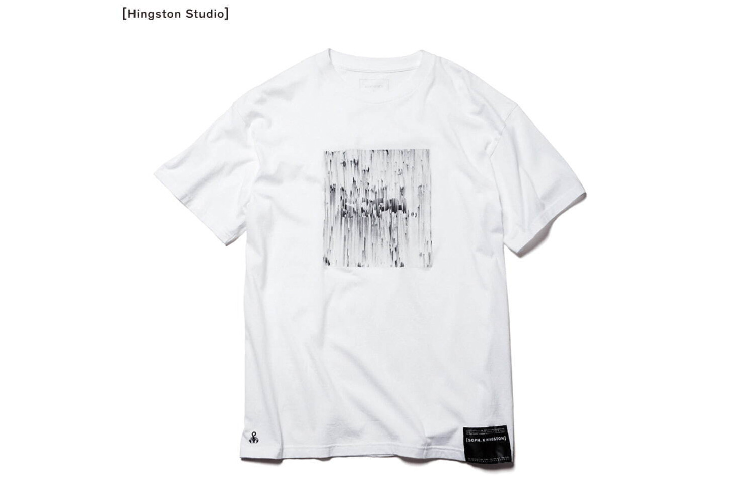 ソフ“ぼんやり浮かび上がるロゴ”やタイポグラフィのTシャツ、英トム・ヒングストンとコラボ