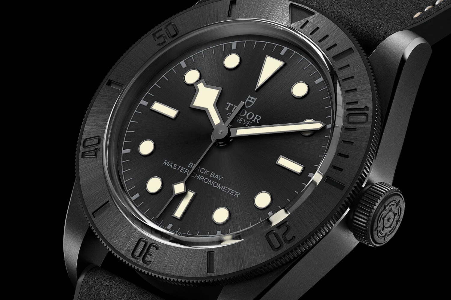 チューダーの新作腕時計「ブラックベイ セラミック」マットなブラックセラミックのダイアル