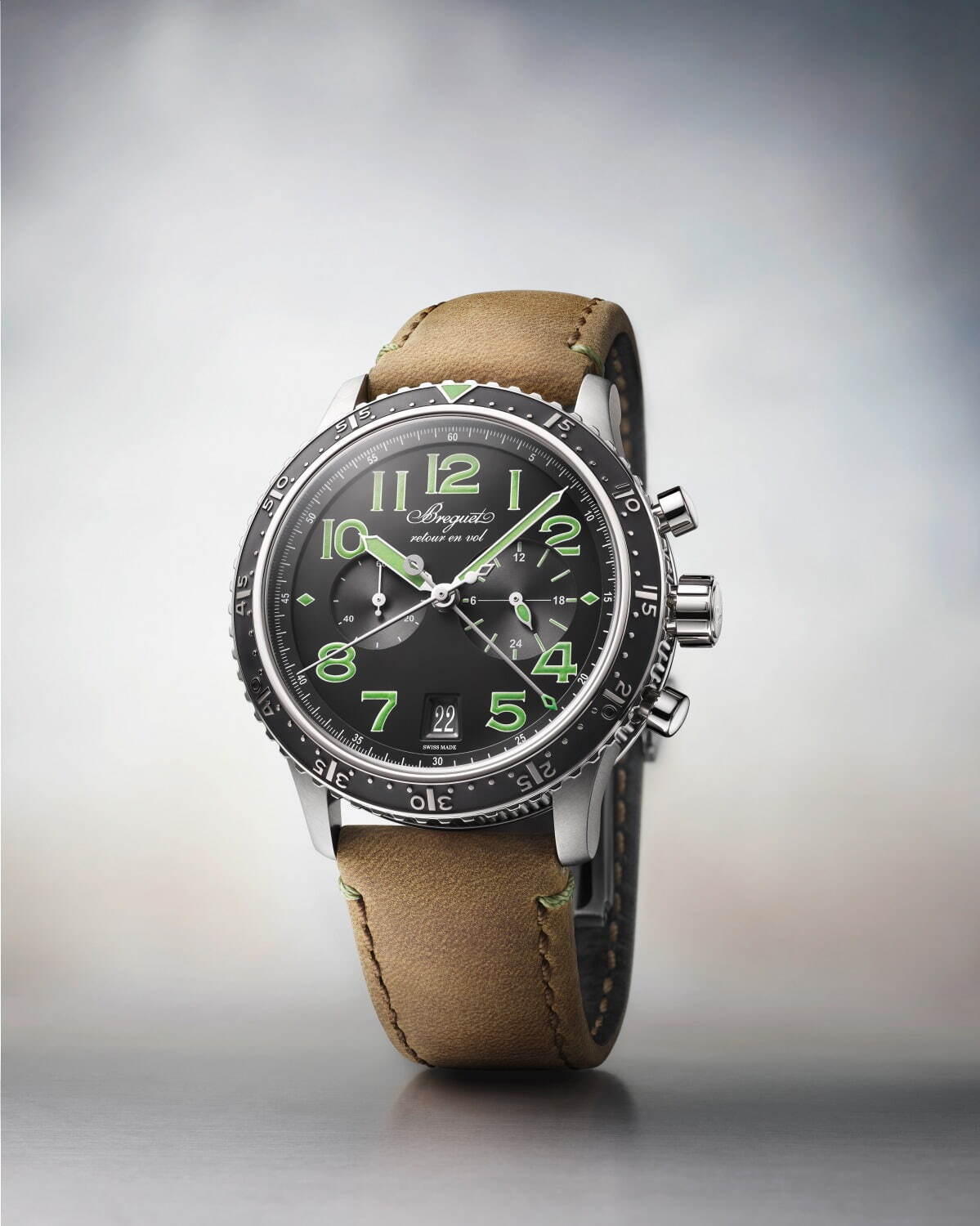 ブレゲの新作腕時計「タイプ XXI 3815」チタン製ケース＆オレンジや
