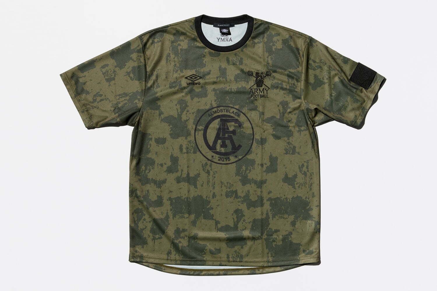 ユニフォーム(制服)｜アンブロ×オールモストブラック、フットボールユニフォーム着想のカモ柄Tシャツやショーツ