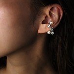 イー・エムの新作イヤージュエリー、パール×スタッズを並べたイヤーカフやジルコニアの装飾｜写真6