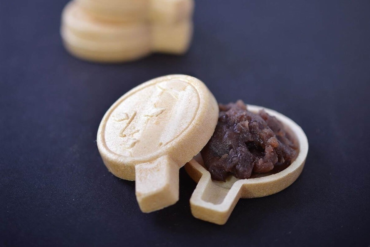 和菓子｜よーじや「手鏡型」手作り最中、餡を挟んで味わう“パリッ”と食感和スイーツ