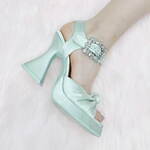 ジェフリーキャンベル“キラキラビジュー”のシャーベットカラーサンダル、人気カーブヒールの新作｜写真4