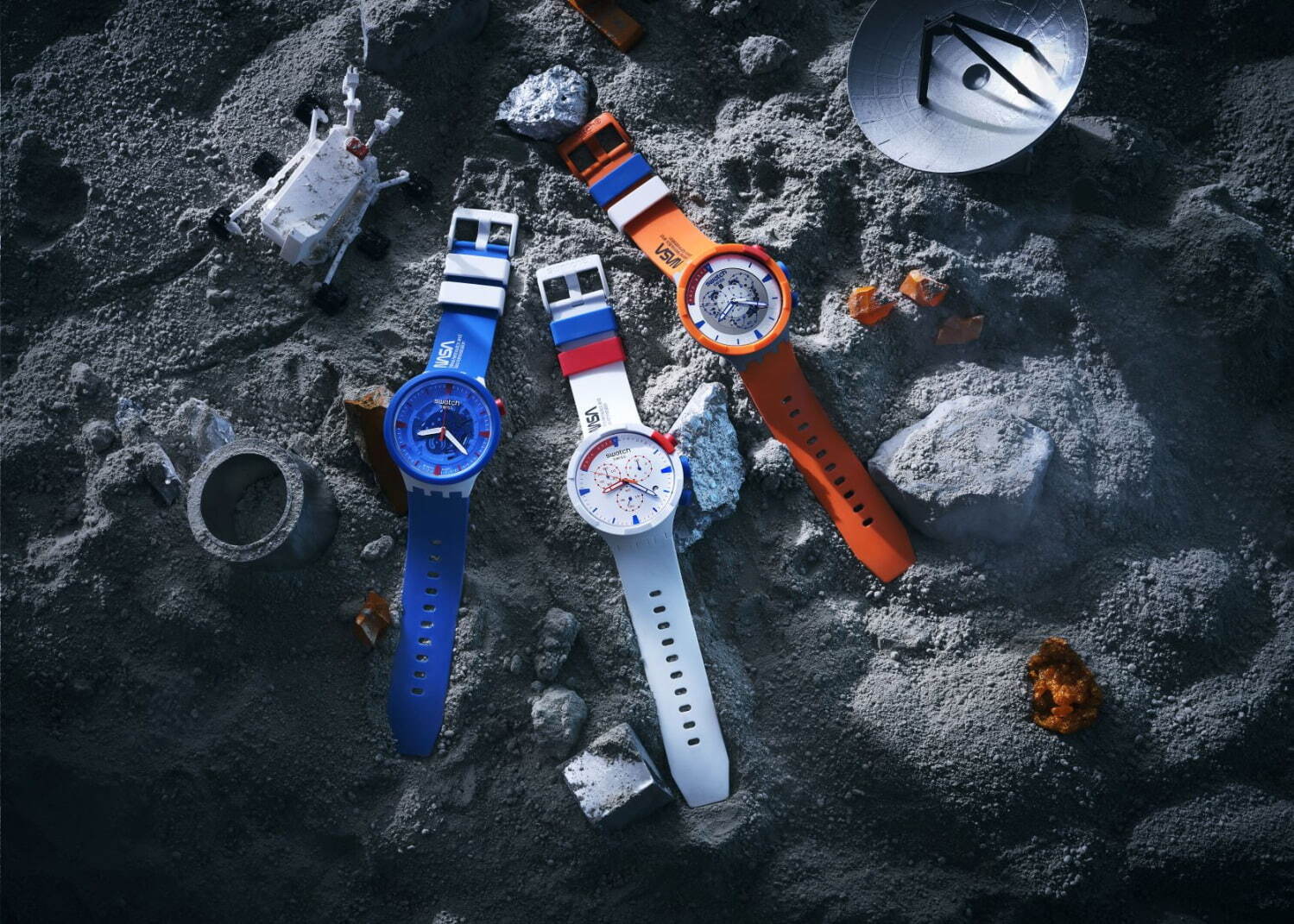 スウォッチ“NASA＆宇宙服”着想の腕時計、“宇宙飛行士のジャンプスーツ”イメージなど｜写真1