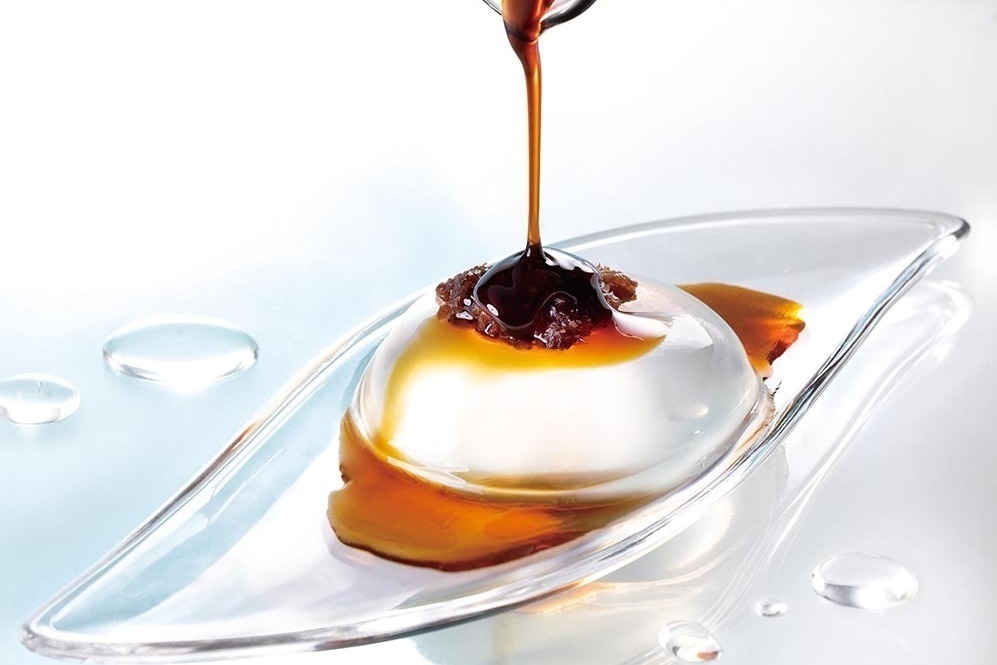 和菓子｜新感覚夏スイーツ「水あんみつ」まるで“水玉”のようなとろける食感、鎌倉五郎本店で