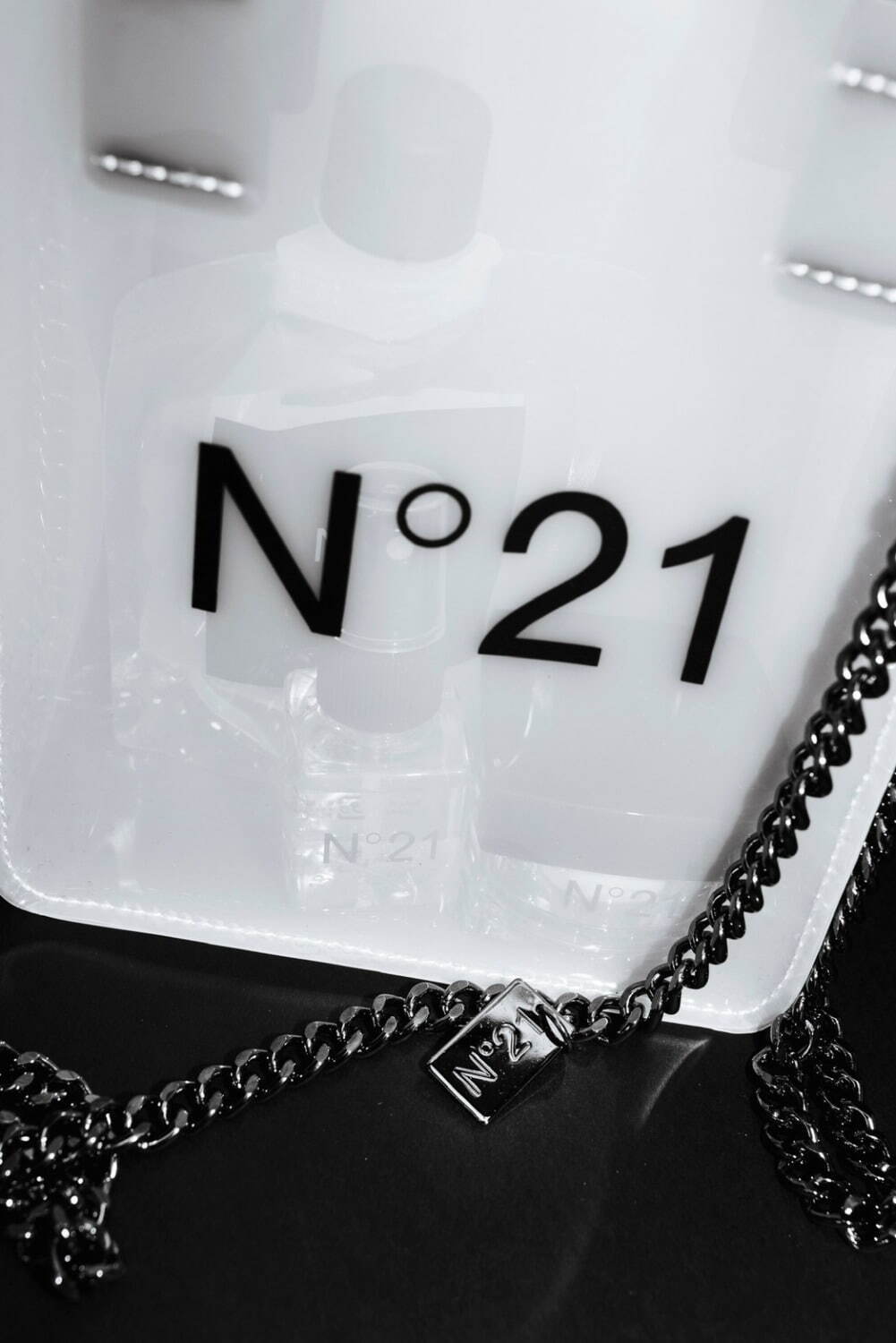 N21“クリアバッグ”付きハンドケアセット＆“ニューエラ”コラボキャップ、阪急うめだ本店で｜写真13
