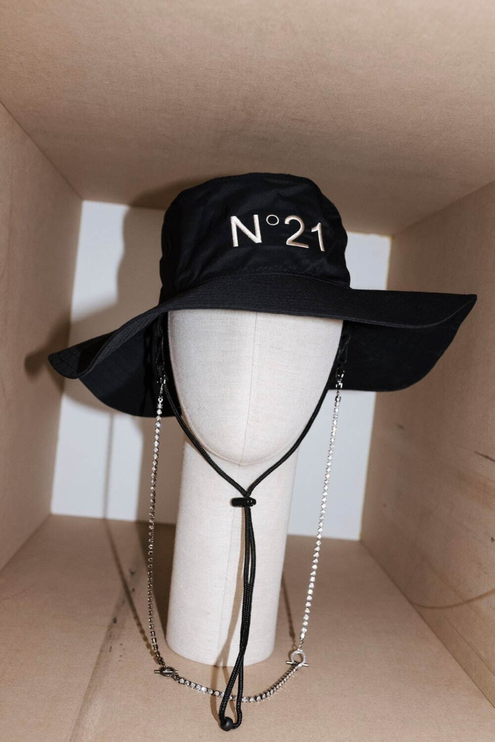 N21“クリアバッグ”付きハンドケアセット＆“ニューエラ”コラボキャップ、阪急うめだ本店で｜写真33