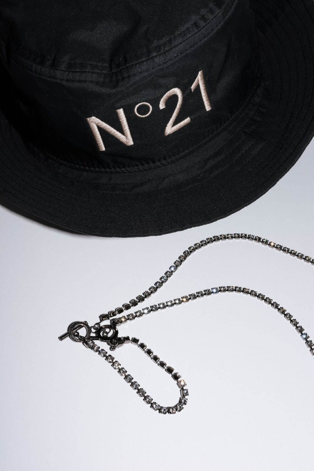 N21“クリアバッグ”付きハンドケアセット＆“ニューエラ”コラボ 