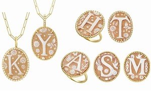 ビジュードエム新作「カメオ」ジュエリー、“身につける絵画”アルファベットモチーフのリングなど