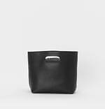 エンダースキーマの新作レザー小物＆バッグなど、“香り高いレザー”のレイヤード財布やキルティングバッグ｜写真20