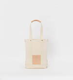 エンダースキーマの新作レザー小物＆バッグなど、“香り高いレザー”のレイヤード財布やキルティングバッグ｜写真9