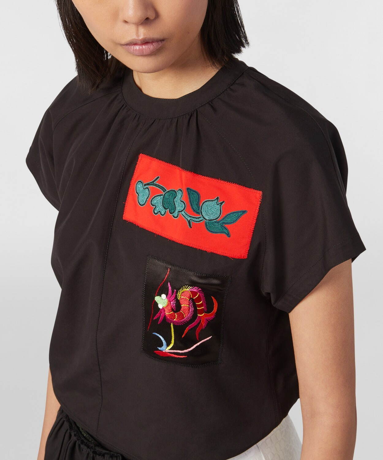 マルニから“ミャオ族”にオマージュした刺繍Tシャツやパッチワークワンピース｜写真14