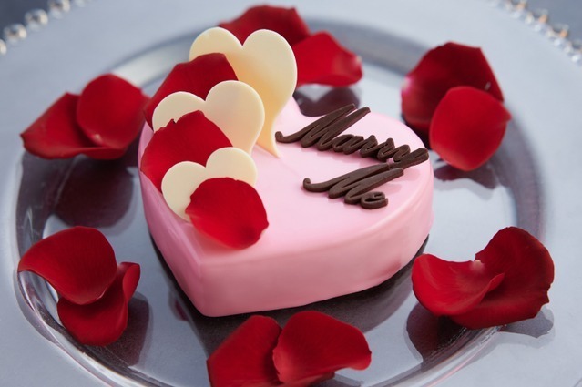ピエール・エルメ・パリ(PIERRE HERMÉ PARIS) プロポーズケーキ｜写真2