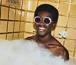 グッチ“ハリウッドスター”着想の新アイウェア、クリスタルが輝くハート型＆キャットアイ サングラス｜写真2