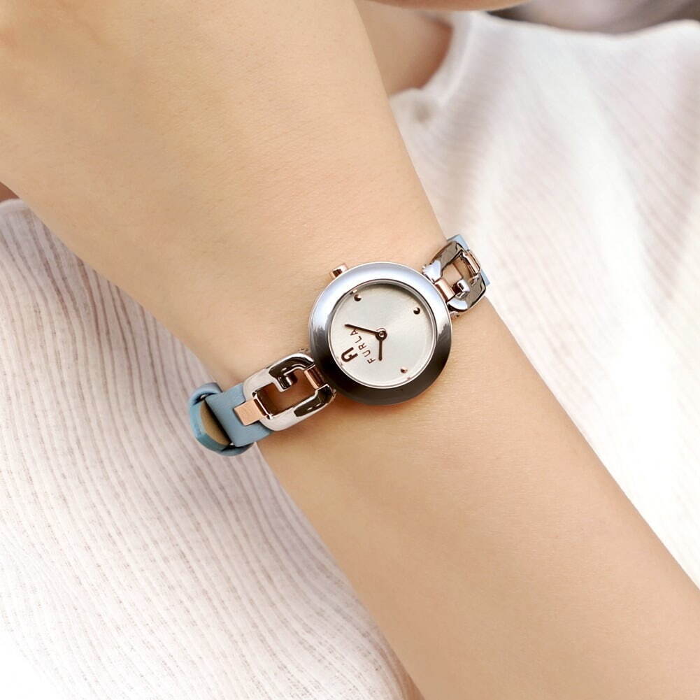 フルラ“夏の空”着想の新作腕時計、爽やかなスカイブルーのレザーベルト ...