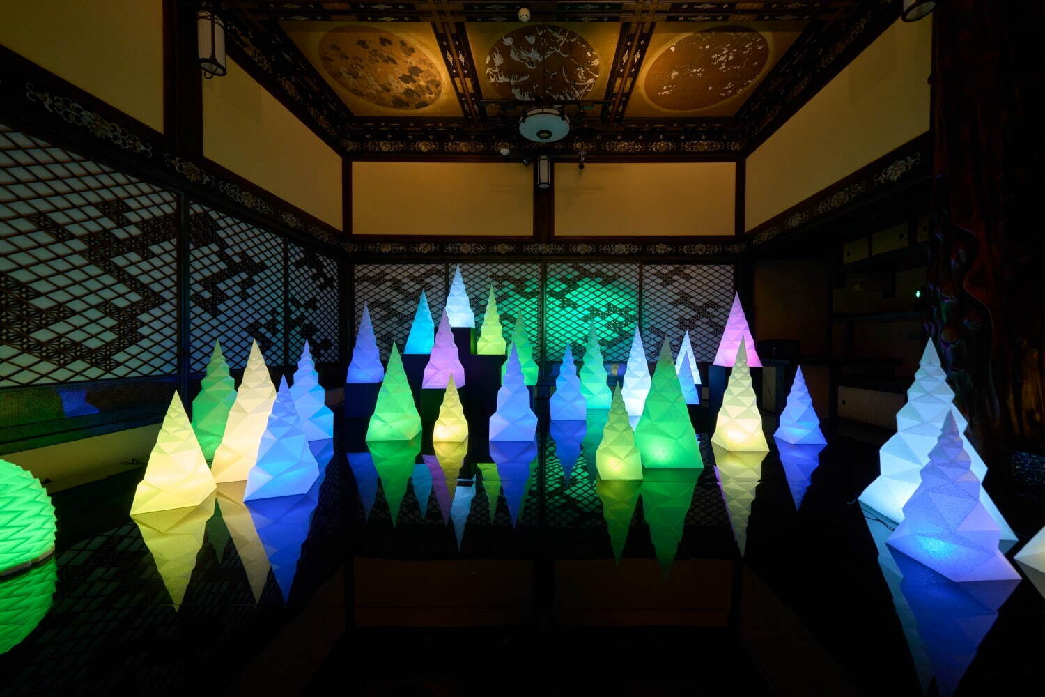 アートイルミネーション「和のあかり×百段階段」ホテル雅叙園東京に、日本の様々な“あかりアート”が集結 ファッションプレス