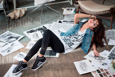 セレーナ・ゴメスがデザイナーデビュー、アディダスから初のコレクションが登場