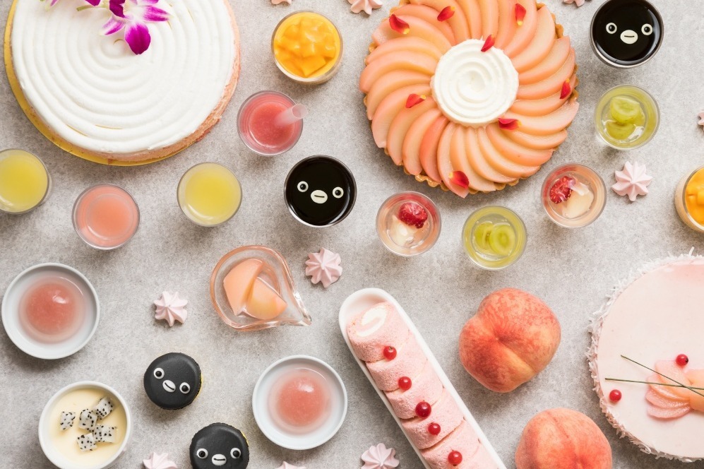 “Suicaのペンギン”桃スイーツビュッフェ、ホテルメトロポリタンで - 限定ミニパフェも