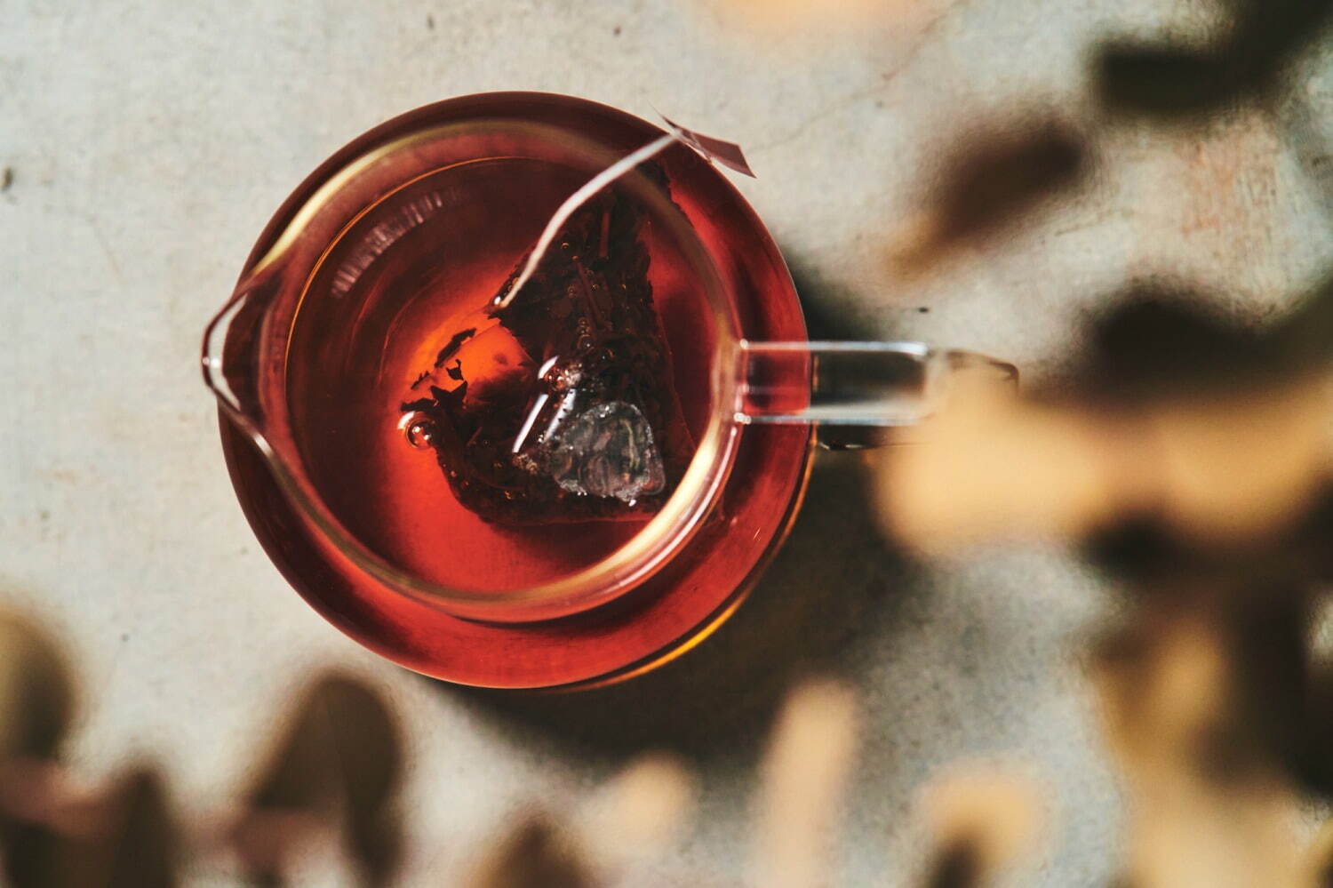 「ウィスキー紅茶」ウィスキー樽で熟成させた“酔うようで酔わない”新感覚ノンアルコールティー｜写真3