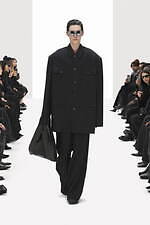 バレンシアガ 22年春コレクション - テクノロジーを通した“もう1つの現実”の中で｜写真4