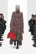 バレンシアガ 22年春コレクション - テクノロジーを通した“もう1つの現実”の中で｜写真7