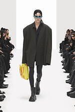 バレンシアガ 22年春コレクション - テクノロジーを通した“もう1つの現実”の中で｜写真8