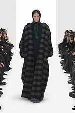 バレンシアガ 22年春コレクション - テクノロジーを通した“もう1つの現実”の中で｜写真28