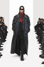 バレンシアガ 22年春コレクション - テクノロジーを通した“もう1つの現実”の中で｜写真32