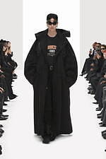 バレンシアガ 22年春コレクション - テクノロジーを通した“もう1つの現実”の中で｜写真35