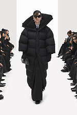 バレンシアガ 22年春コレクション - テクノロジーを通した“もう1つの現実”の中で｜写真36