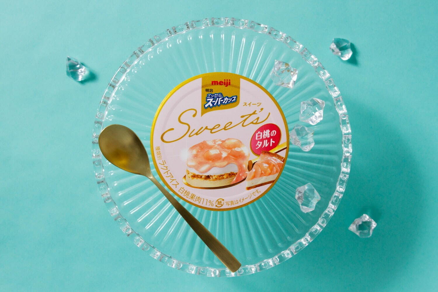 「明治 エッセル スーパーカップSweet’s 白桃のタルト」2種のアイスにクッキー＆白桃ソース｜写真4