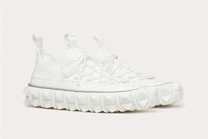 ヴァレンティノ×クレイグ・グリーンのメンズスニーカー、ソール一面スタッズの「ロックスタッズ X」