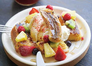 レブレッソ“耳まで柔らか”トーストで作るフルーツフレンチトースト＆とろ～り卵のエッグベネディクト