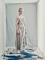 アレキサンダー・マックイーン 2021-22年秋冬ウィメンズコレクション、アネモネの美しさを永遠に｜写真9