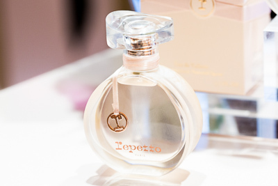 レペットから初のフレグランス誕生 - プリンシパルのアラベスクのように、エレガントでしなやかな美しさ