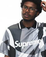 シュプリーム/エミリオ・プッチ、アーカイブ柄のサッカージャージやサングラスなど｜写真13