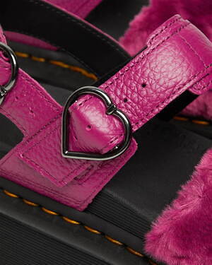 Dr.Martens から“愛”がテーマの新作「AMORE」シリーズが発売！ハート柄ファーをあしらった「厚底サンダル」とハートモチーフの「ホールシューズ」♪  詳細記事 | SGS109